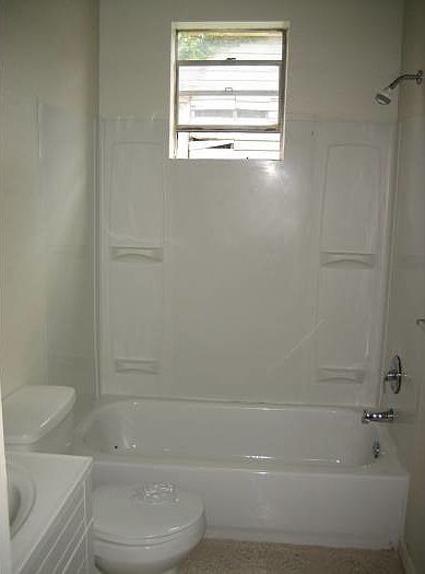 2nd image of 1027 Whitney Ave
