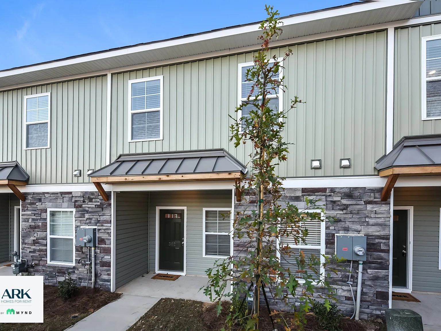 2 bed, 2.5 bath, 1428 sqft, $1,599 — Photo 2