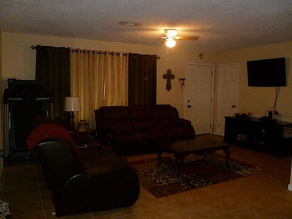 2nd image of 2308 Huntington Dr