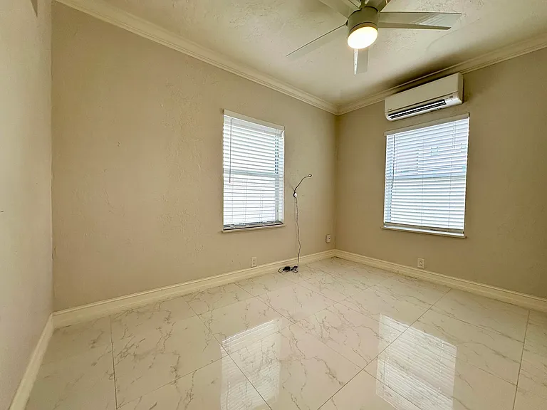 1041 NE 16th Ave #W — Photo 9