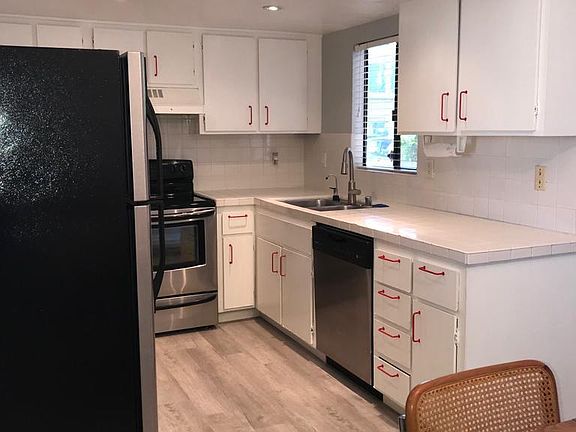 3rd image of 5301 Waverly Dr #163