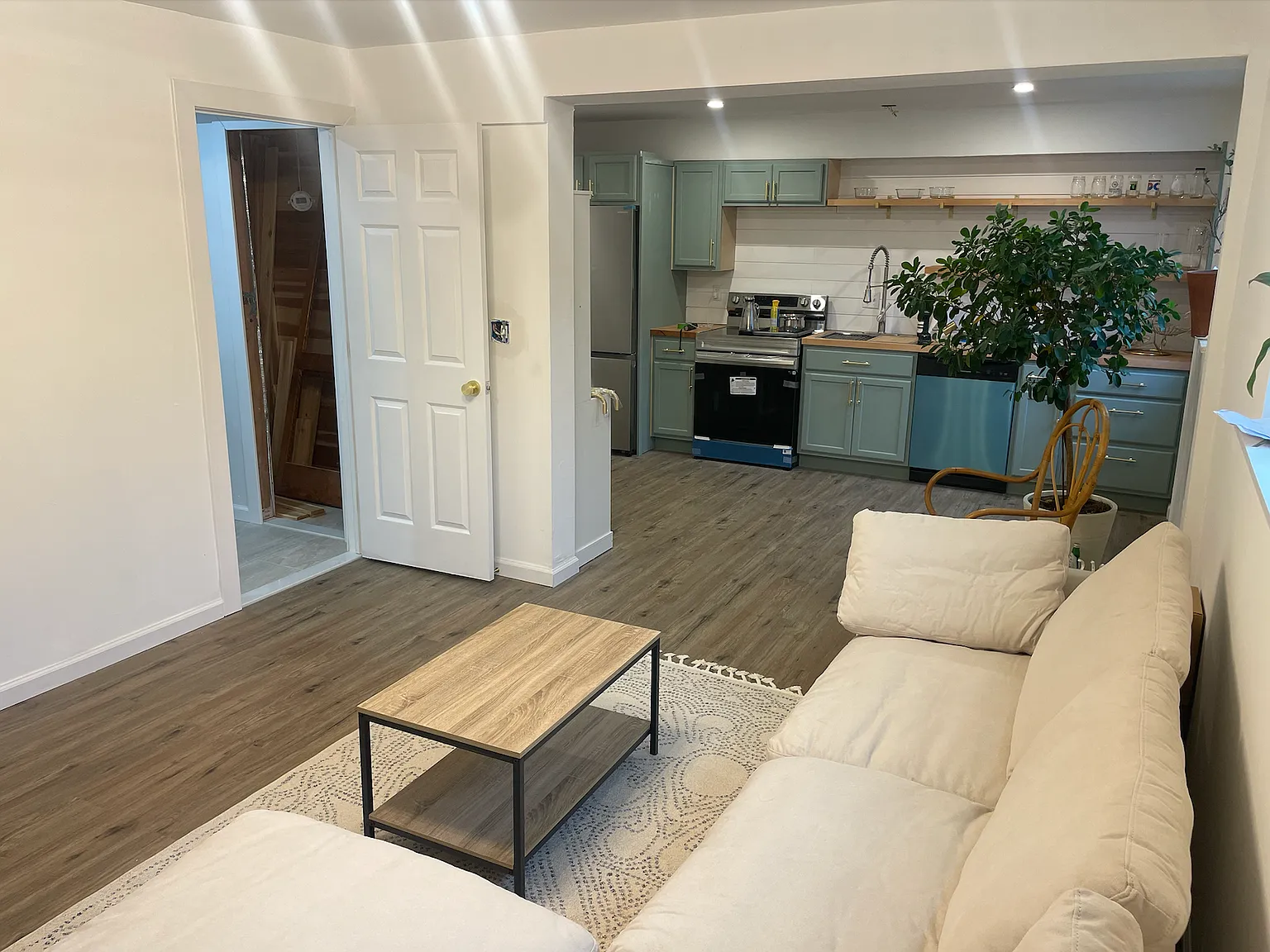 1 bed, 1100 sqft, $1,800 — Photo 2