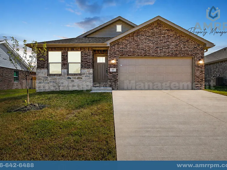 1113 SW 2nd St — Photo 1