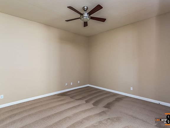 4th image of 1077 W Horseshoe Ave