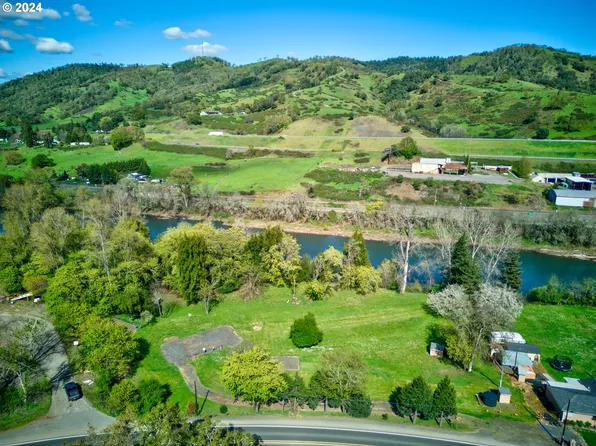 13288 Old Highway 99 S, Myrtle Creek, OR 97457