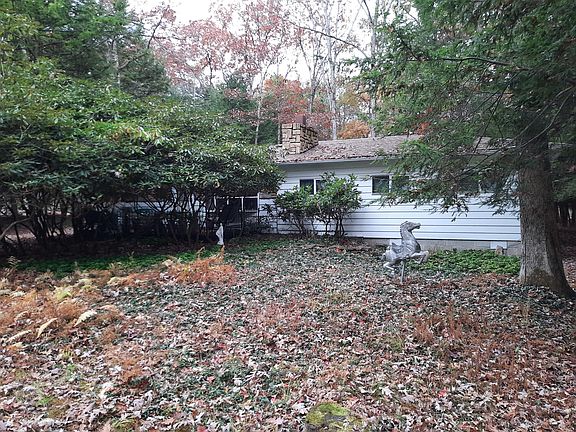 3rd image of 62 Lake Dr