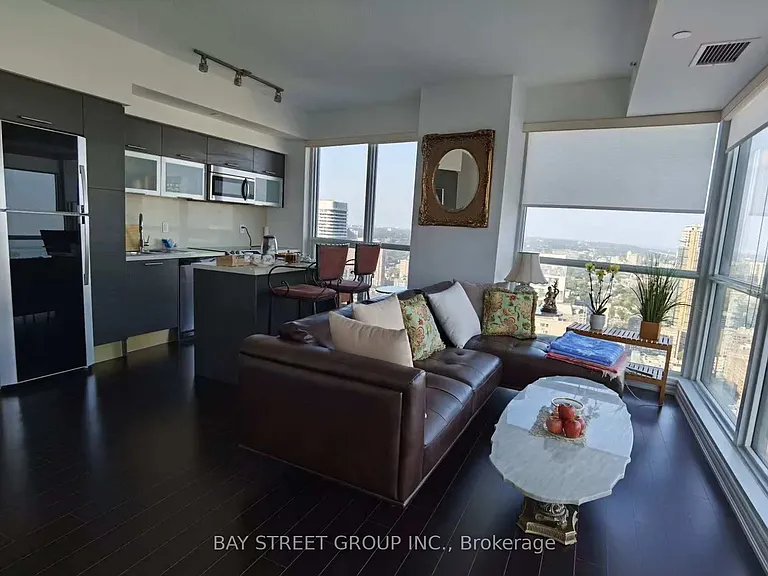 386 Yonge St #3907 — Photo 3