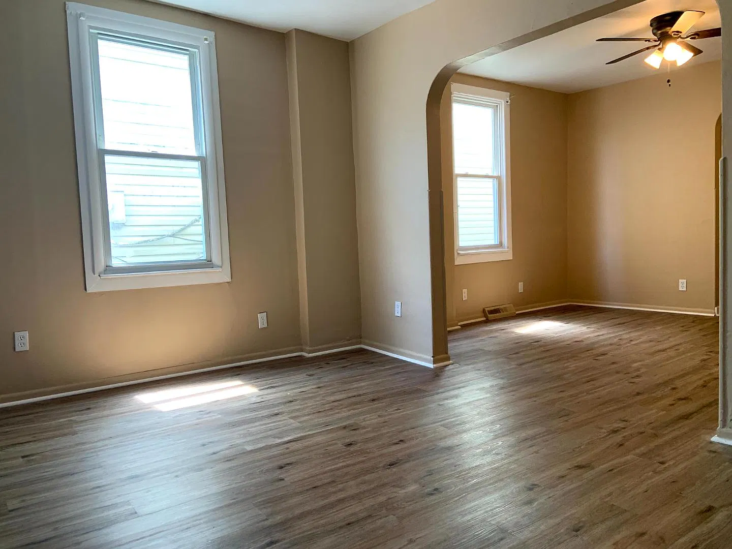 827 N New St — Photo 2