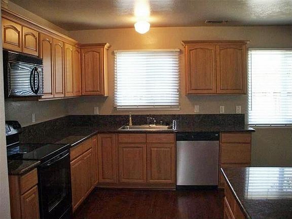 3rd image of 3641 Plymouth Dr