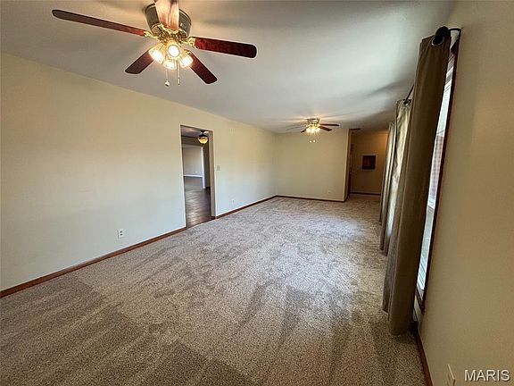 5th image of 710 N Maple St