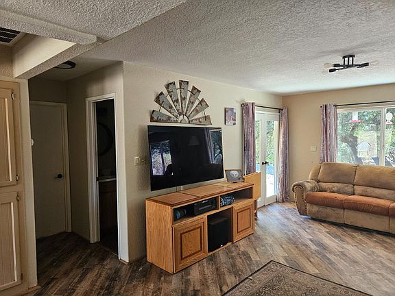 5th image of 3080 Sand Ridge Rd