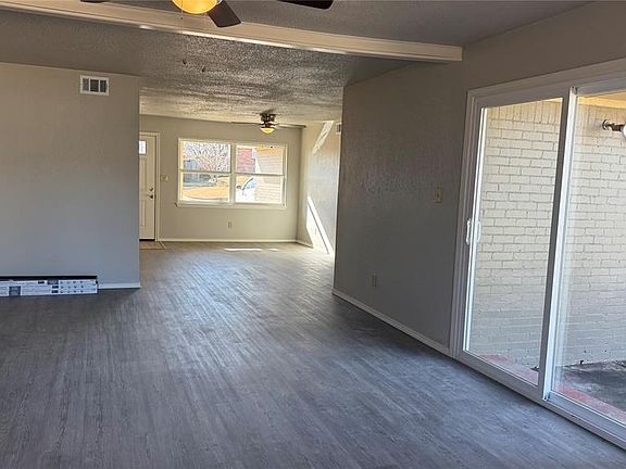 4th image of 325 Elmwood Dr