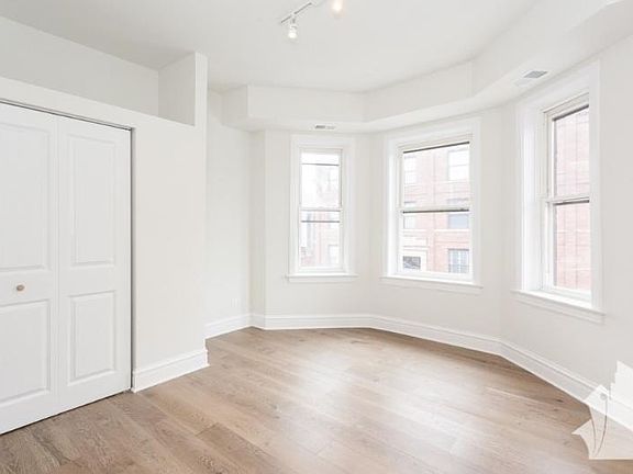 5th image of 2543 N California Ave #3