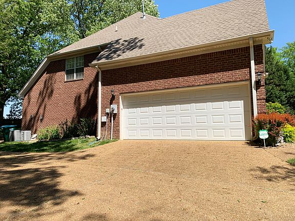2nd image of 1925 Wood Lane Dr
