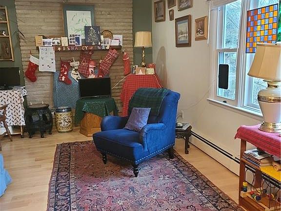 5th image of 640 Wright St
