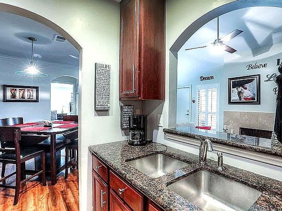 5th image of 1100 Augusta Dr APT 80