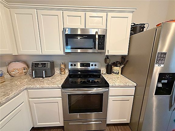 5th image of 969 Macy Ln