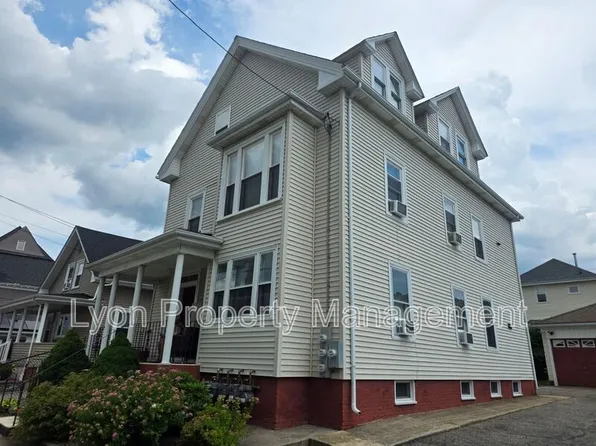 18 Burgess Ave Unit 3, East Providence, RI 02914