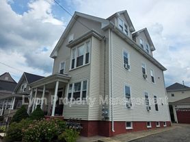 18 Burgess Ave, East Providence, RI