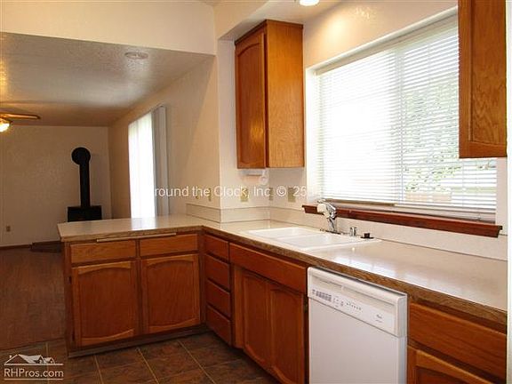5th image of 566 Hawthorne Ave S