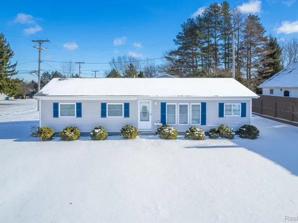 6109 4th St, Mayville, MI 48744