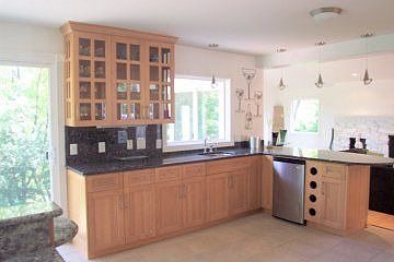Wet bar for entertaining