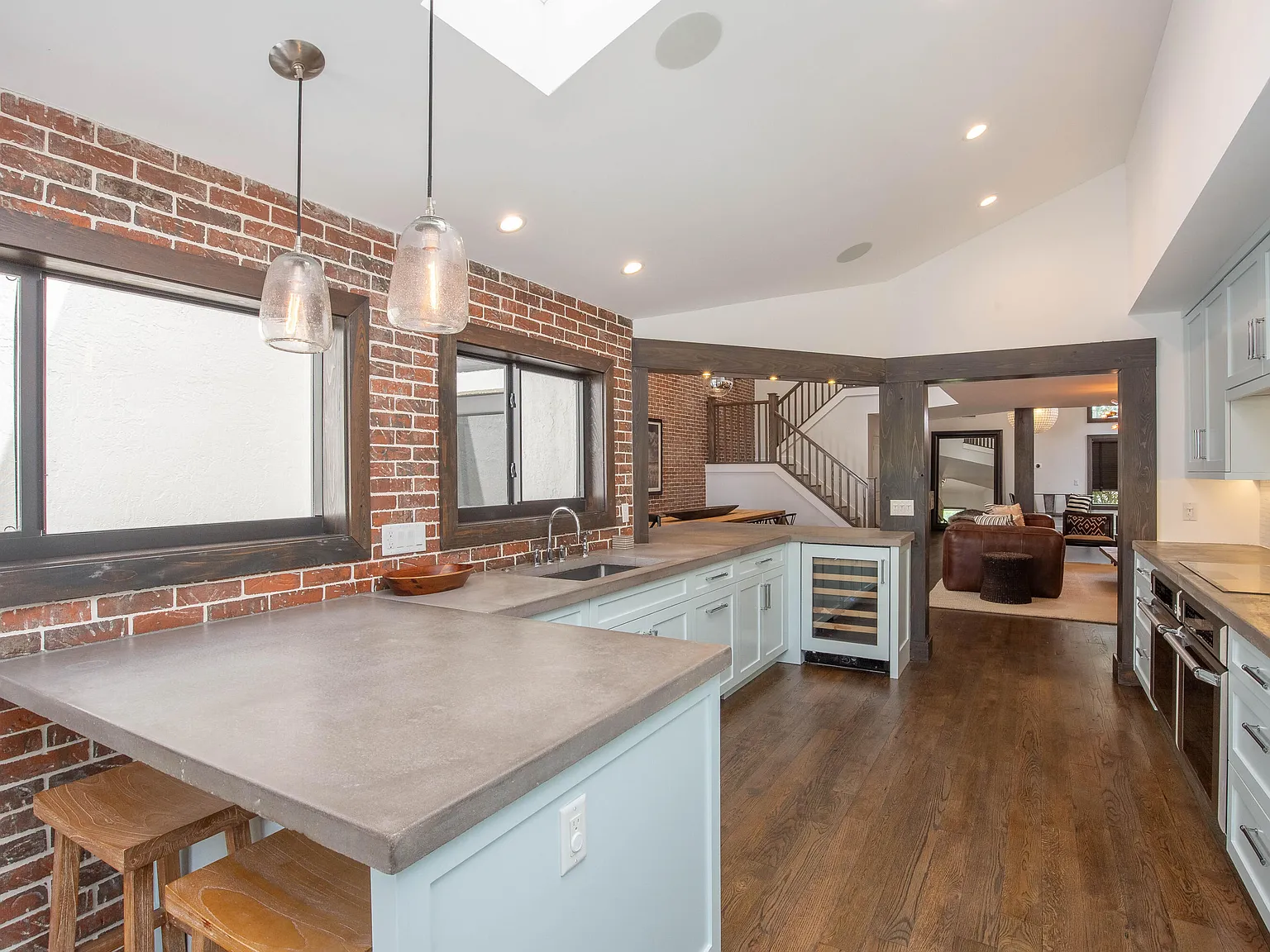 4 bed, 4.5 bath, 3167 sqft, $21,000 — Photo 3