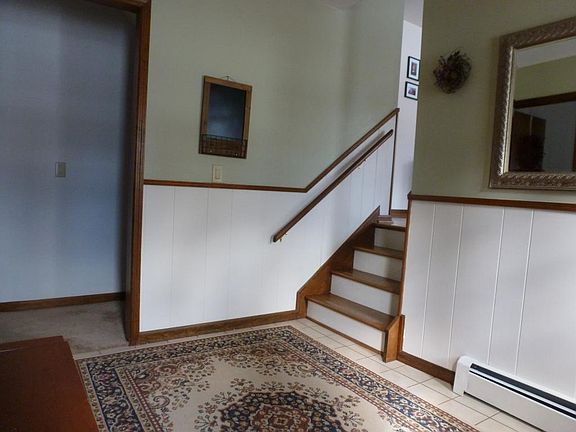 entryway up to living