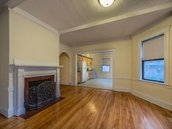 8 Hamilton Rd APT 3, Brookline, MA 02446
