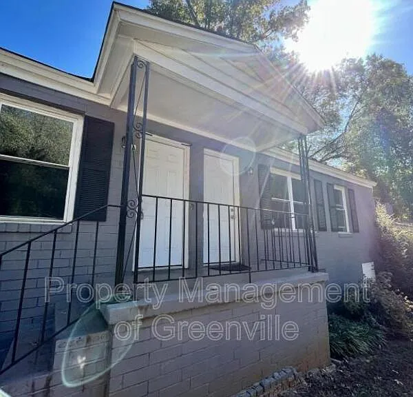 326 Loop St #B — Photo 1