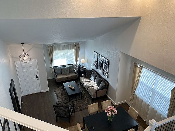 4th image of 1074 Roslyn Ct