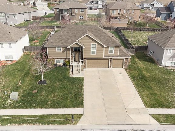 2nd image of 15418 Meyer Dr