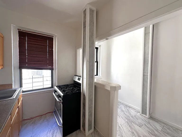 21-28 35th St #4F — Photo 3