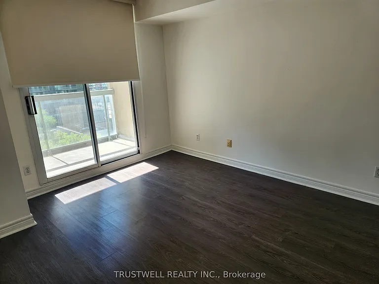28 Empress Ave #1015 — Photo 3