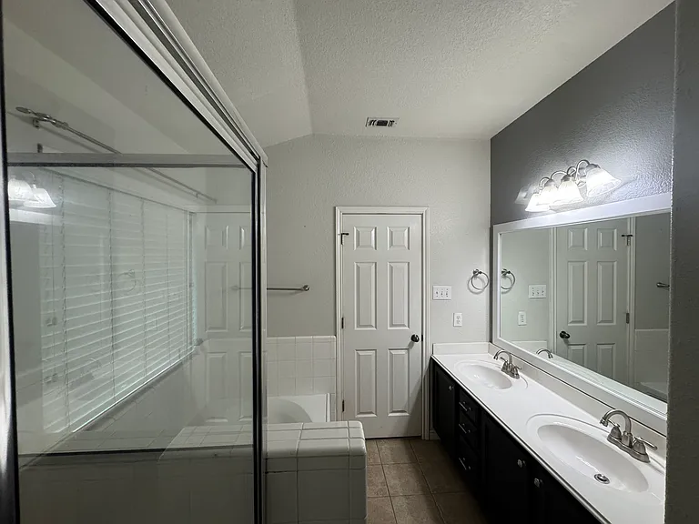208 Latigo Ln — Photo 16
