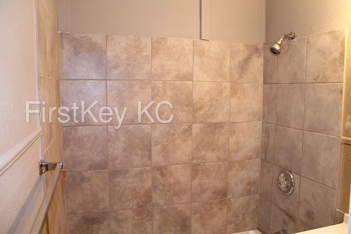 2nd image of 709 NE 45th St