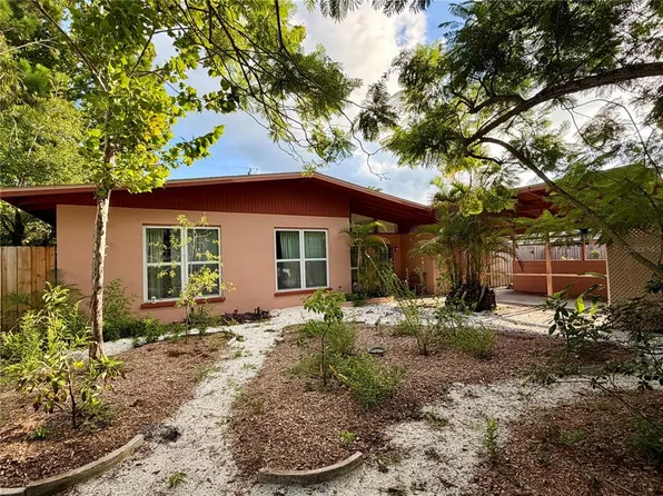 2843 BAY STREET, SARASOTA, FL 34237