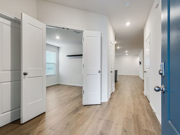 5th image of 829 Primrose Ln