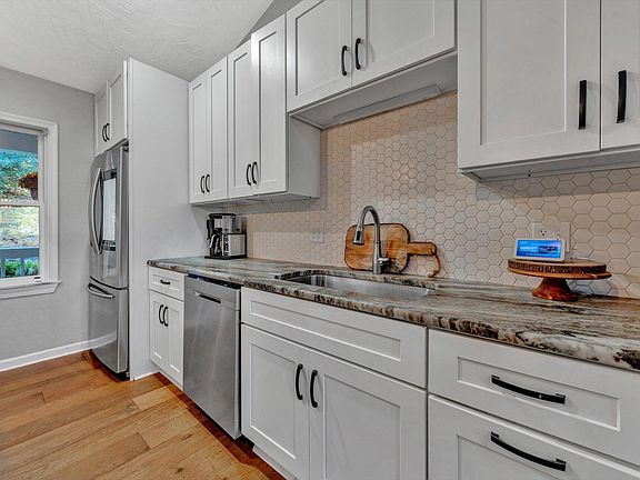 5th image of 7101 Pine Needle Dr