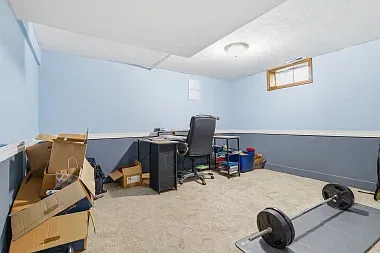 705 Eastview Dr — Photo 2