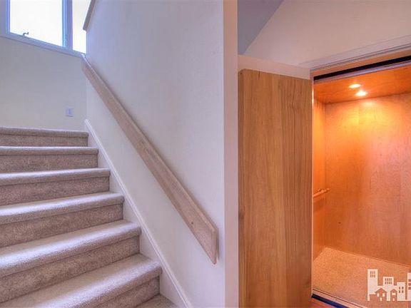 4th image of 16 E Charlotte Street