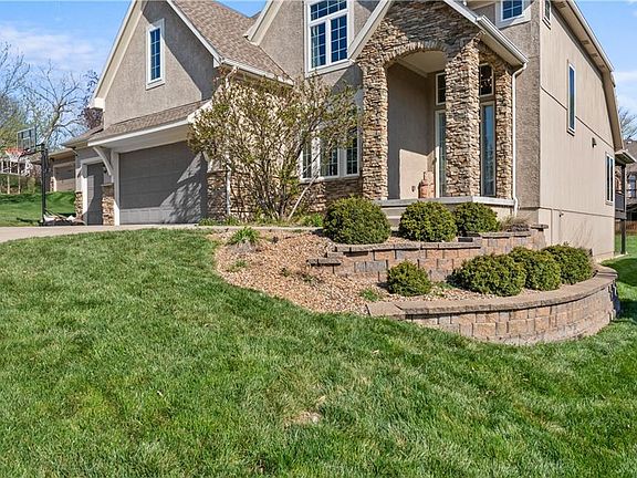 3rd image of 1308 NE Woods Edge Cir