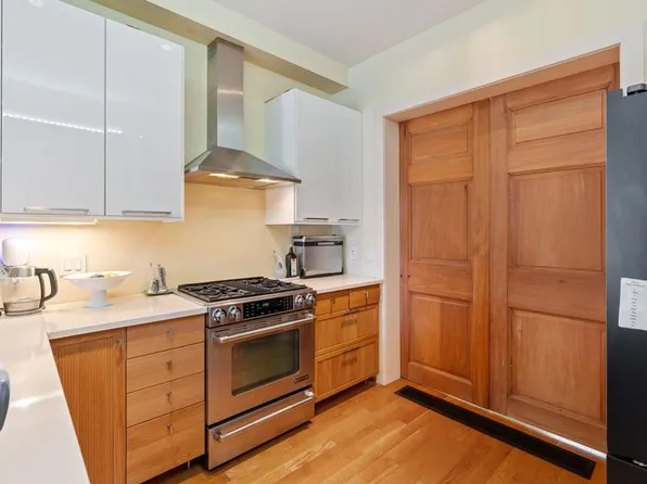 65 Van Reipen Avenue image 12 of 28