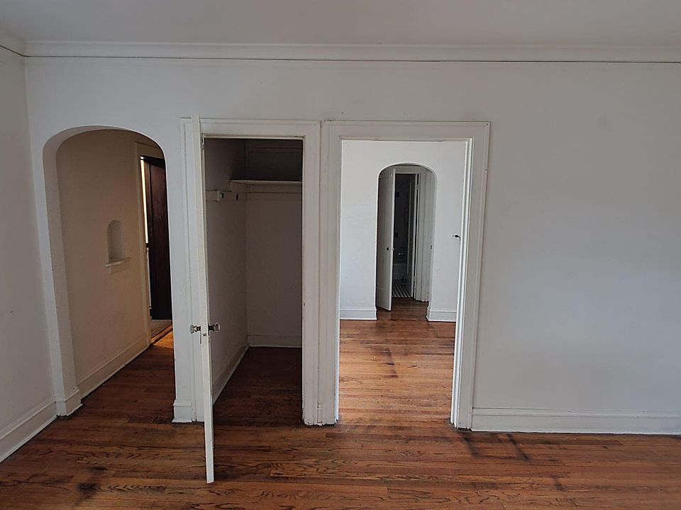 1st image of 2408 N Lawndale Ave #2W
