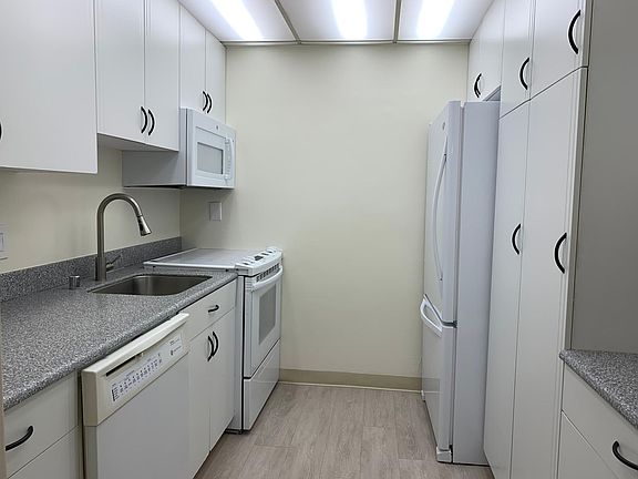 5th image of 101 Alma St APT 106