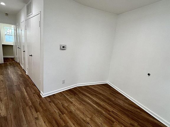 4th image of 5880 San Vicente Blvd Suite 103