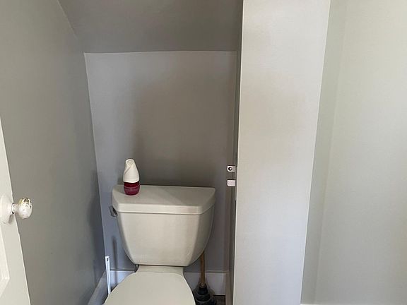 4th image of 136 E Seneca Tpke Unit B