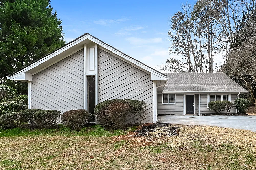 3 bed, 2.0 bath, 1773 sqft, $3,060 — Photo 1