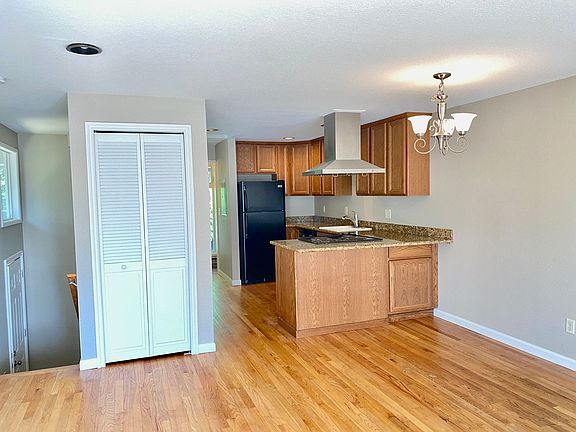 4th image of 910 6th St S Suite D