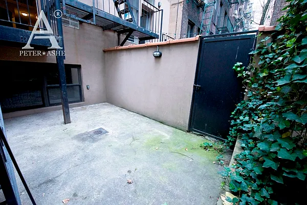 Rented by Peter Ashe | media 31